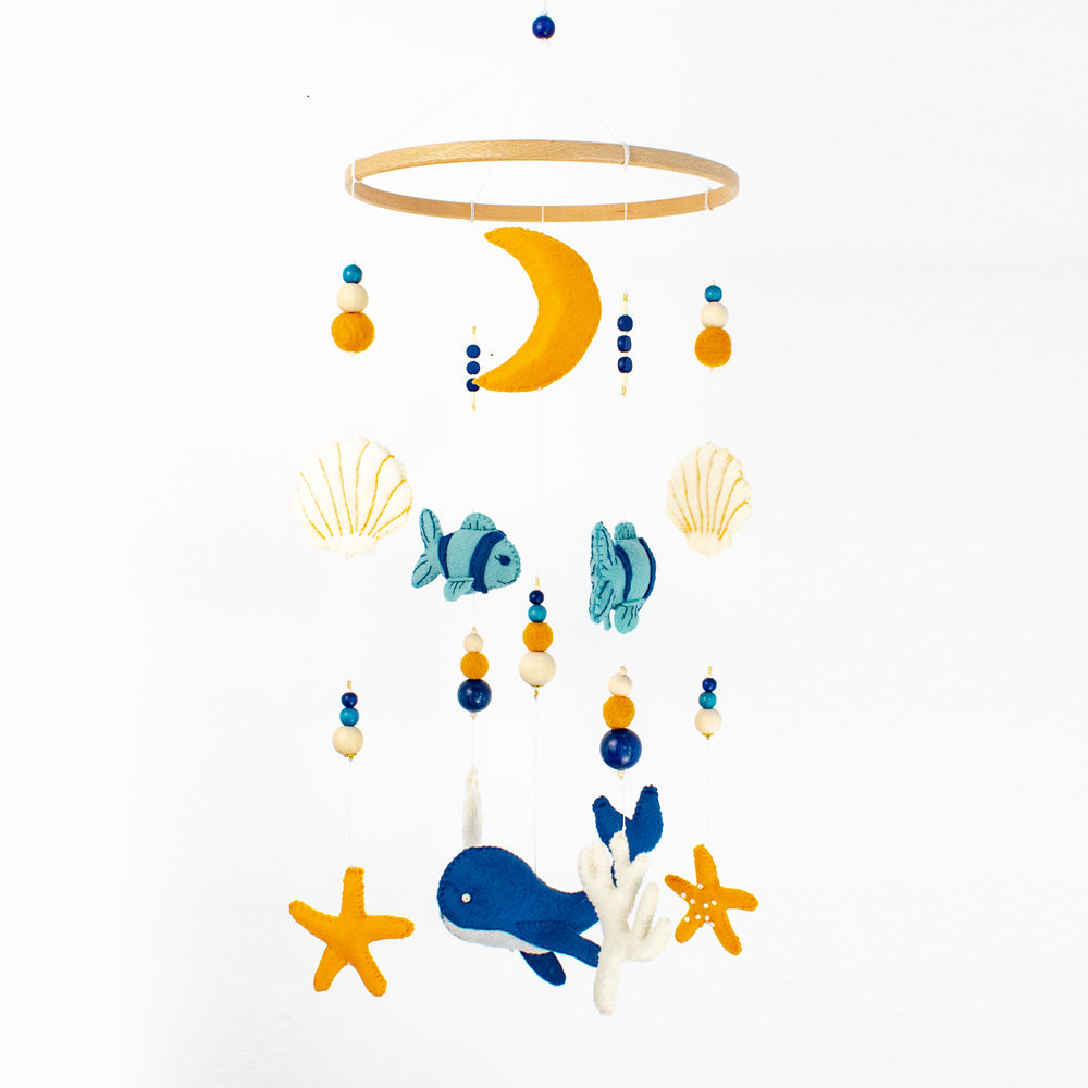 Mobile musical bébé baleine, étoiles et pompons en coton bio multicolore  SAINT-MALO