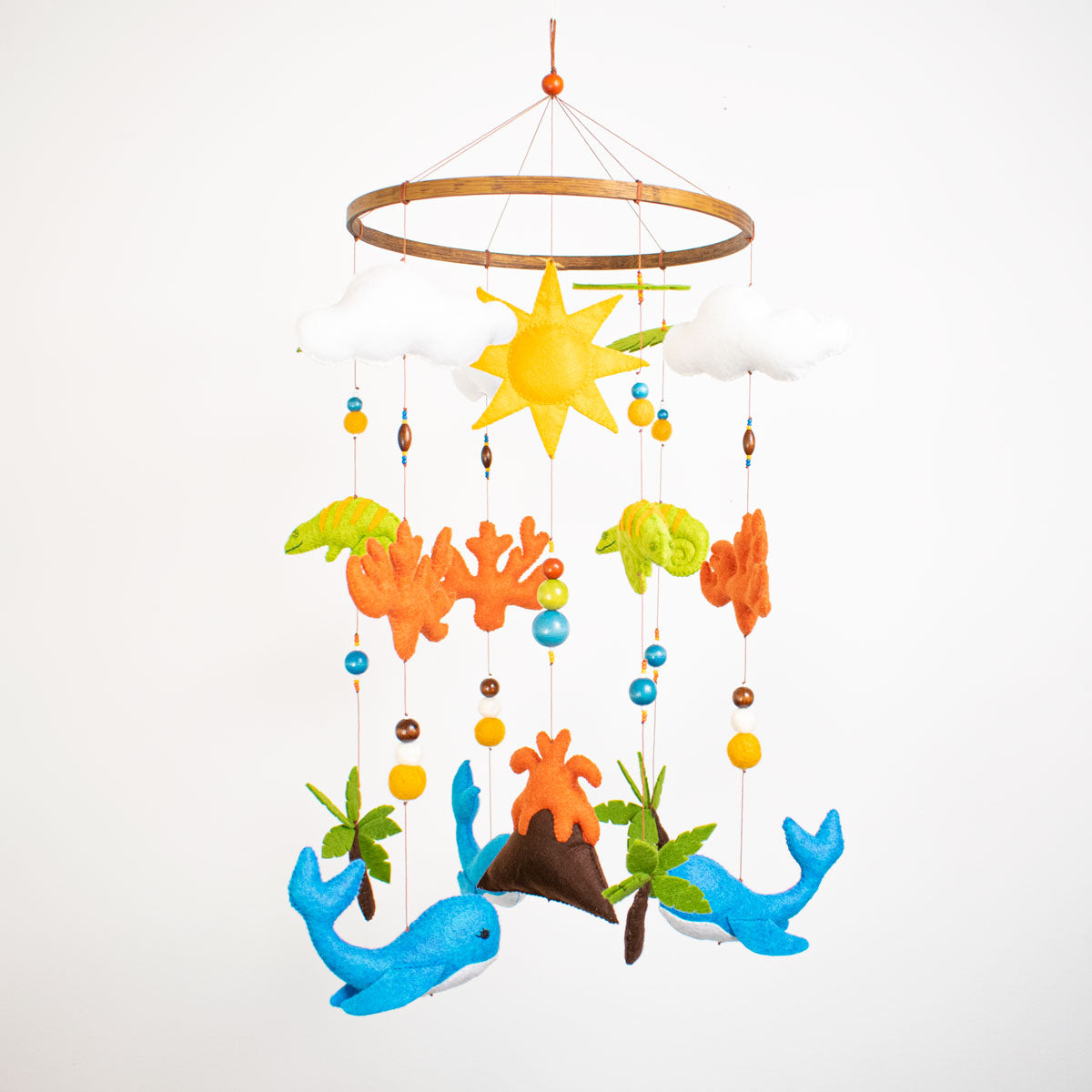 
                  
                    Mobile Tropical pour bébé - "Le Volcan éveillé" (60 cm x 25 cm)
                  
                